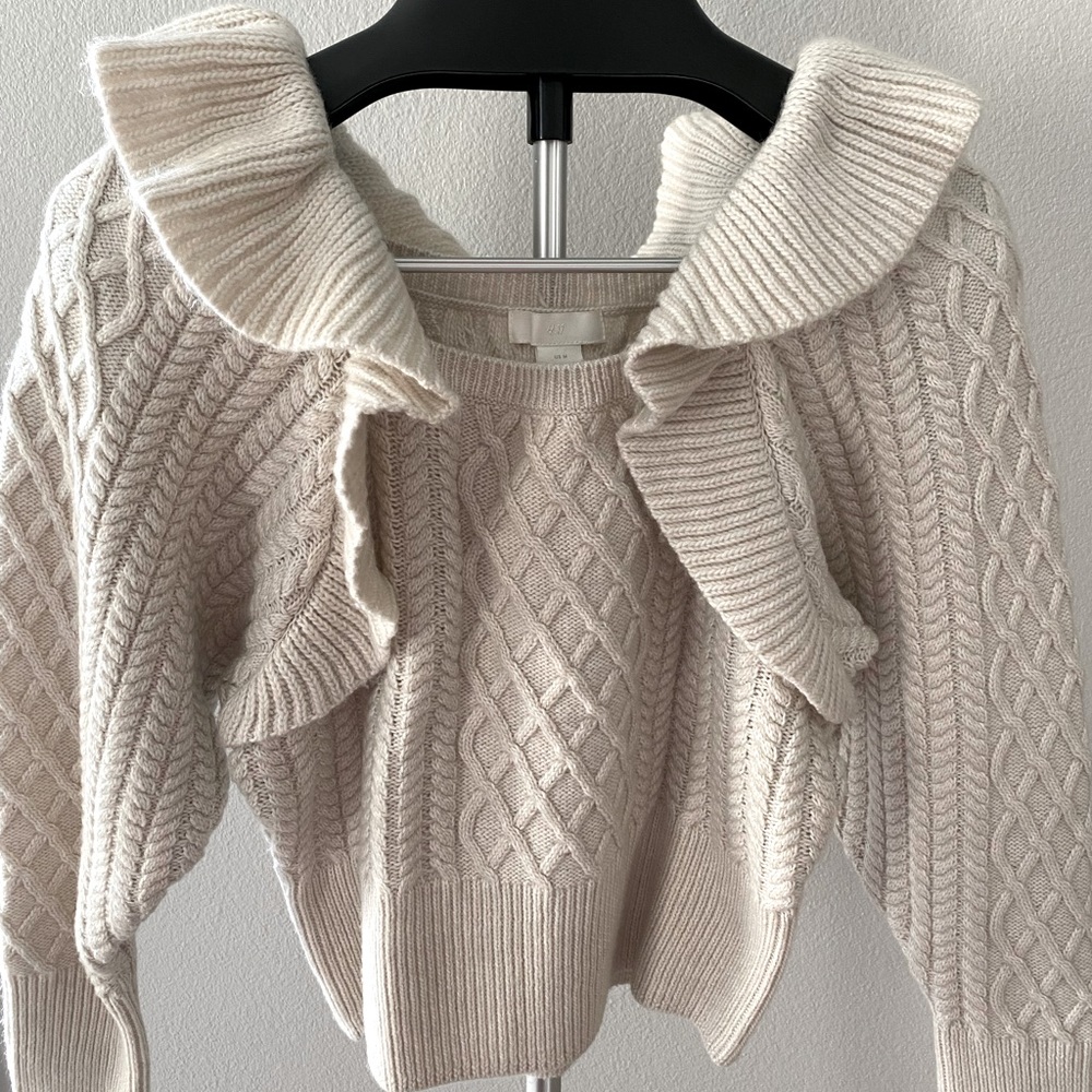 H&M Off-White Ruffle Shoulder Cable Knit Sweater | Size M